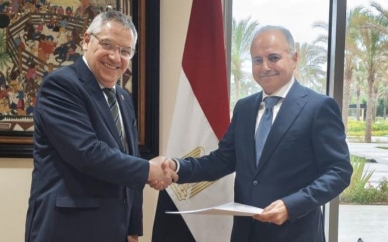 -esnoticia----el-embajador-ramn-gordils-present-las-copias-de-estilo-en-la-cancillera-de-e-c1a93d.jpg