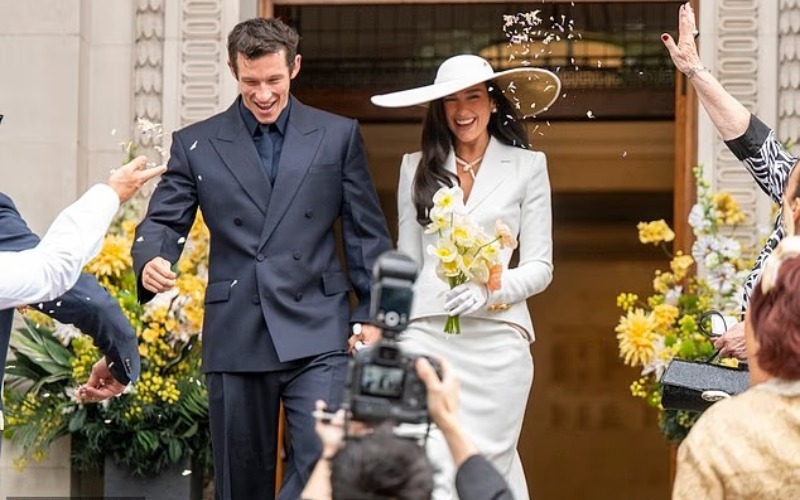 108992775-15861977-it_was_a_joyous_day_for_all_involved_as_evident_from_the_smiles_-a-58_17802389026-394cc0.jpg