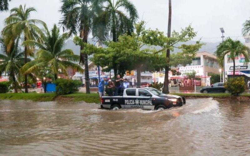 1102618-acapulco-tormenta-simon-impreso_5_650x365-035936.jpeg