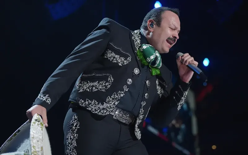 Pepe Aguilar estrena 'Hasta que me duermo', su primer sencillo en dos años