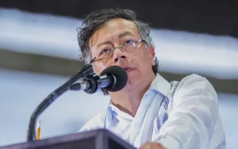 abelardo-de-la-espriella-petro-pide-investigar-contratos.jpg-1-4a7d48.jpg