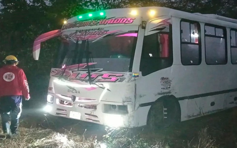 accidente-de-transito-en-la-carretera-nacional-moron-coro-deja-a-una-persona-lesionada-26213f.jpg