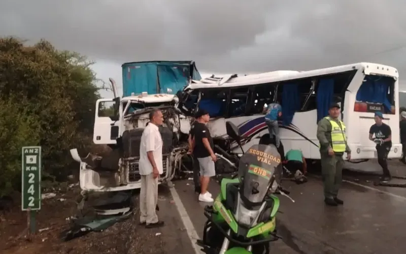 accidente-entre-gandola-y-autobus-e1780225215822-5983d9.webp