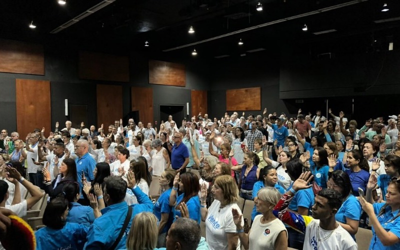 acompa-a-mis-hermanos-de-miranda-y-baruta-en-la-juramentacin-de-los-85-colegios-ciudadanos-de-344aed.jpg