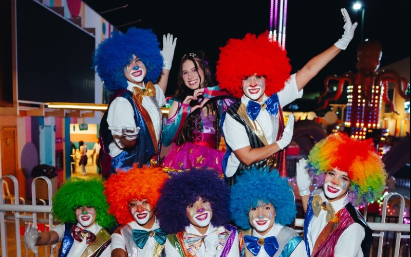 Alma el Musical y las Payasitas Nifu Nifa se juntan en el tema "Hula Hoop"