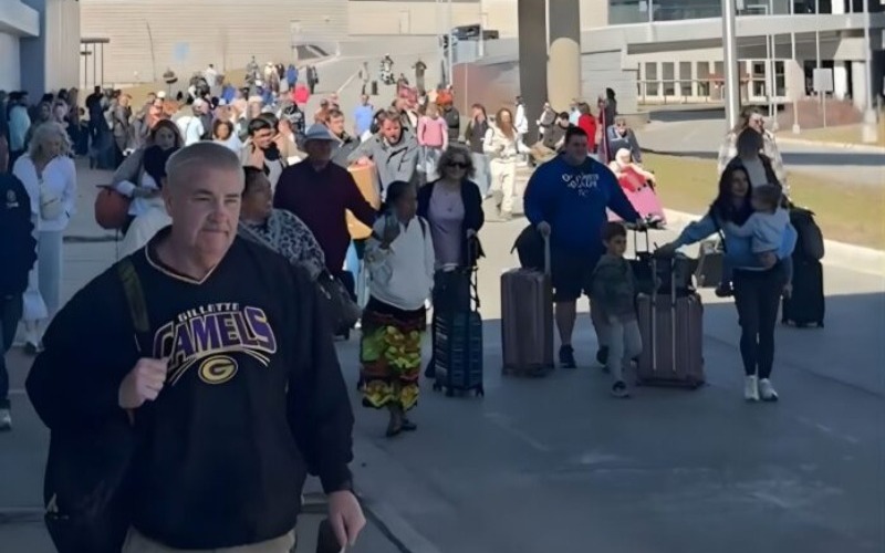 Evacuan aeropuerto de Kansas City en EE.UU. tras amenaza de seguridad que indaga el FBI