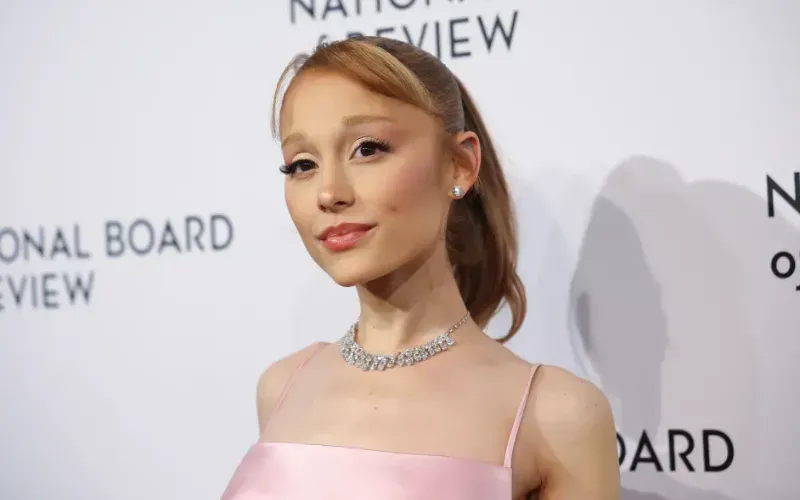 ariana-grande-national-board-of-review-gala-2025-billboard-1800-8b3de0.webp