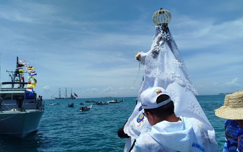 armada-organizo-primera-procesion-maritima-de-la-virgen-del-valle-182940-b268b8.jpg