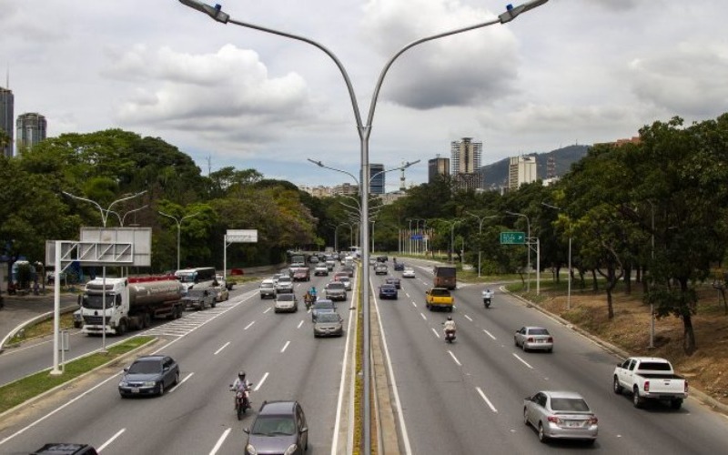 autopista-francisco-fajardo_11-qkhintrc0ncmlqa5xnosmt2uda5saxou3i9md7hzag-8ec0db.jpg