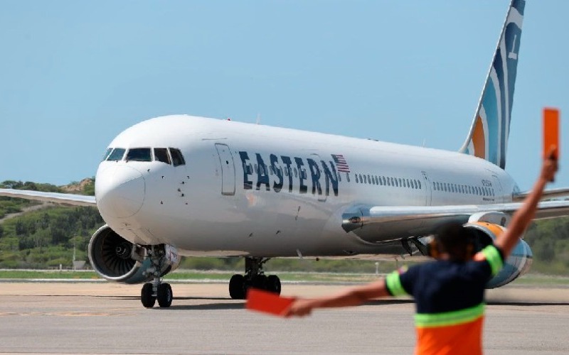 avion-de-eastern-airlines-una-compania-que-opera-vuelos-charters-38904-ed33de.jpg