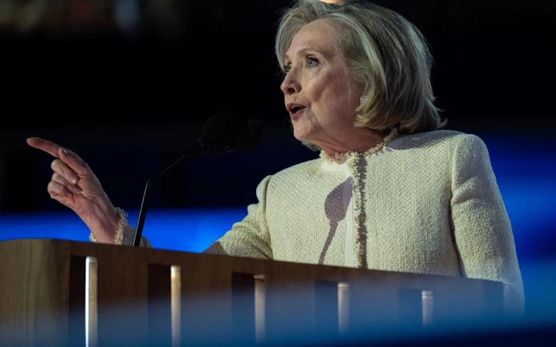 Hillary Clinton compara a Trump con el exmandatario filipino Rodrigo Duterte por ataques en el Caribe