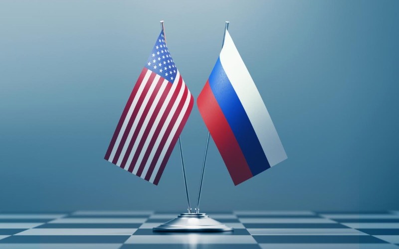 banderas-de-rusia-y-estados-unidos-en-un-tablero-de-ajedrez-0f1567.jpeg