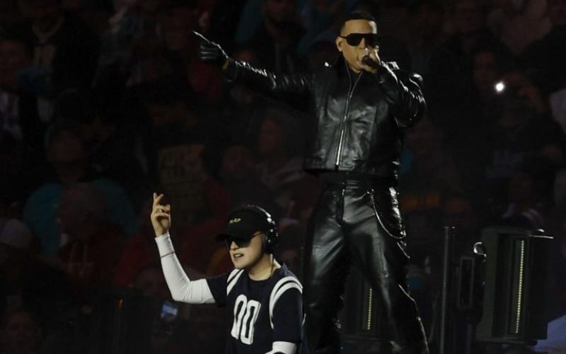 bizarrap-y-daddy-yankee-revolucionan-el-bernabeu-en-la-fiesta-de-la-nfl-770x540-4271a8.jpg