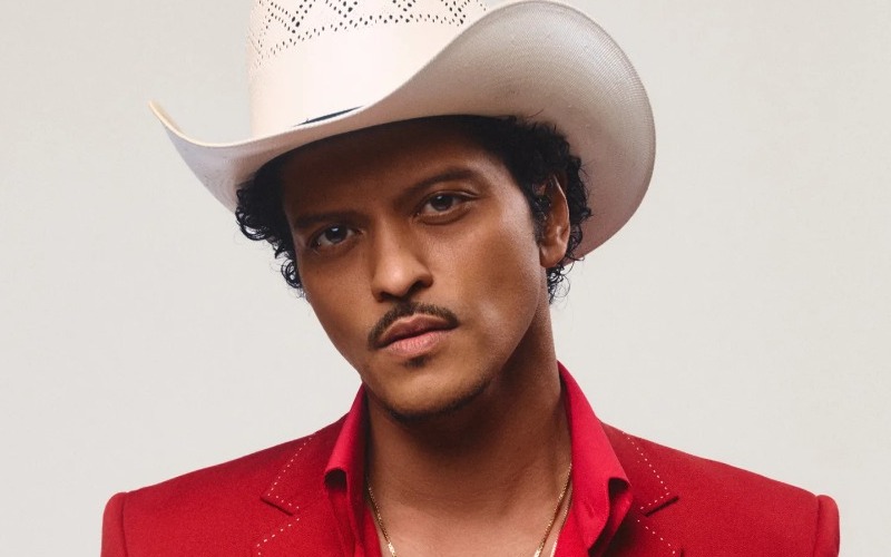 bruno-mars-the-romantic-press-image-8f603a.jpg