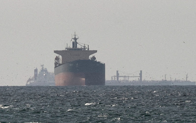 buques-carga-cerca-estrecho-ormuz-imagen-archivo_69-d34934.jpg