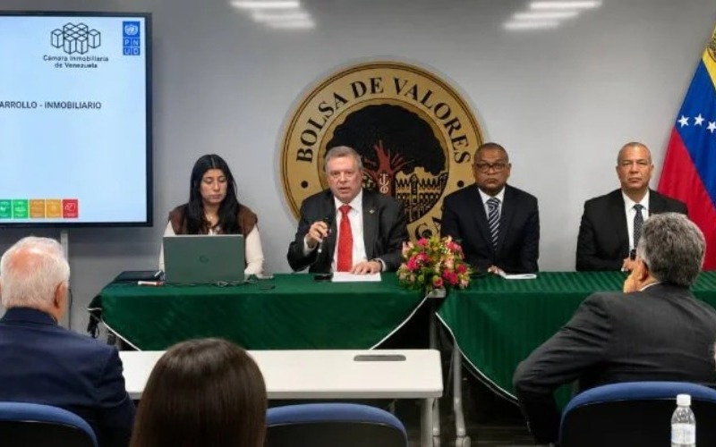 bvc-encuentro-con-camara-de-inmobiliaria-705x397-fc37c9.jpg