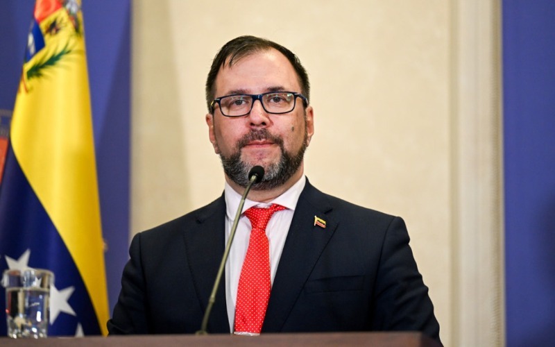 canciller-yvan-gil-31d295.jpg