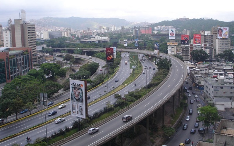 caracas_autopista-a81c39.jpg