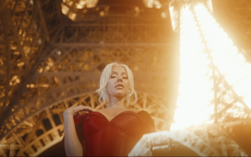 christina-aguilera-christmas-paris-1-scaled-4d0a63.png