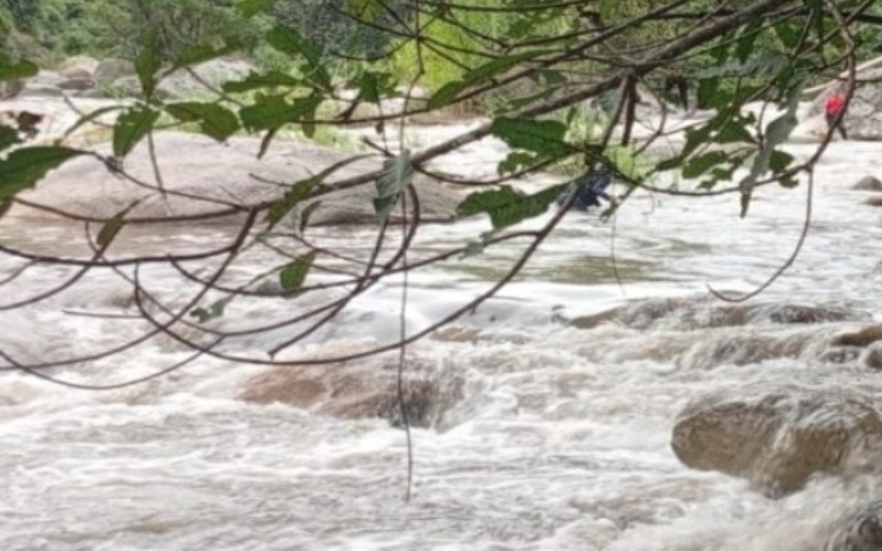 crecida-del-rio-peralonso-en-salazar-de-las-palmas-arrastra-a-varias-personas-con-saldo-de-fallecido-46136-1-a65fff.jpeg