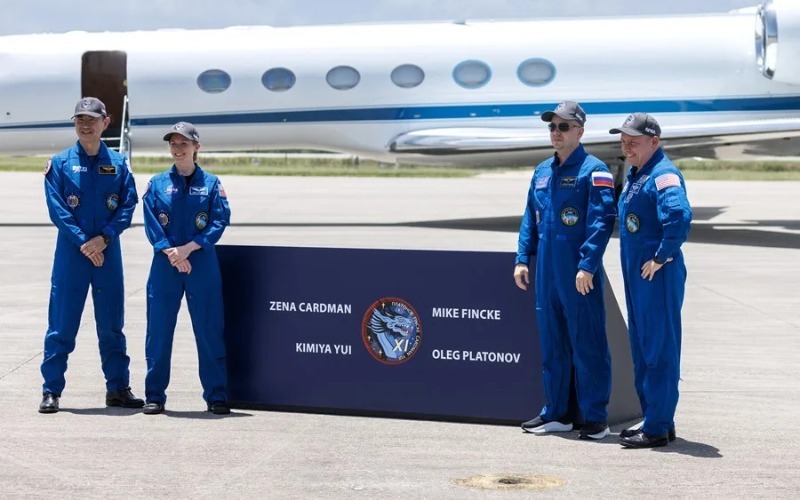 crew-11-3968b0.jpg