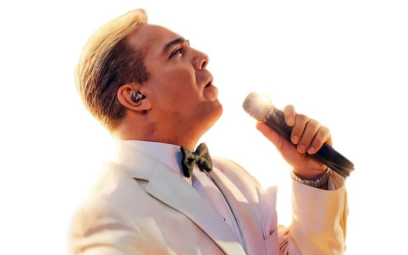 cristian-castro-cr-pars-producciones-billboard-1800-7c8295.jpg