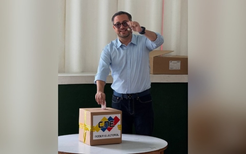 Alcalde y candidato a la reelección Darwin González ejerció su derecho al voto