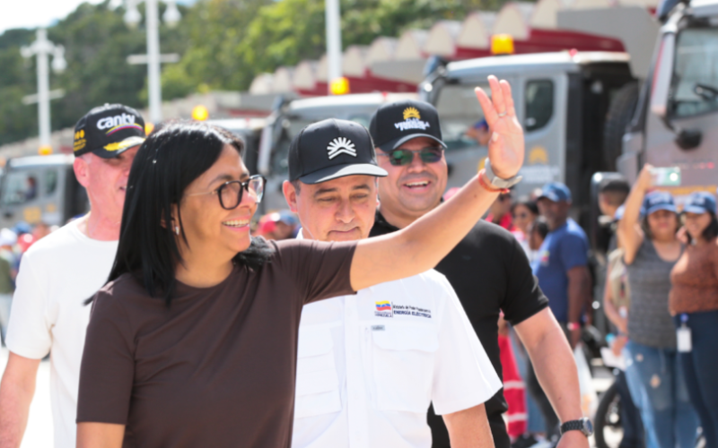 delcy-rodriguez-en-entrega-de-maquinaria-en-los-proceres-71193-20403e.png