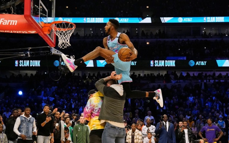derrick-jones-all-star-dunk-contest_hbpjqhjxbkzs18gn7ujr27n92-31847c.jpg