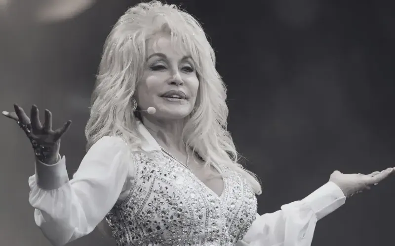 Dolly Parton falleció tras una "breve batalla contra el cáncer", confirmó su equipo