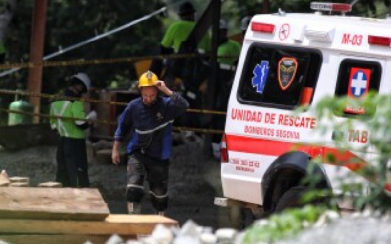 Rescatan con vida a los 23 mineros atrapados en una mina de oro en Colombia