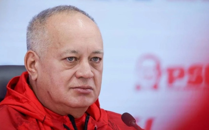 diosdado-cabello-con-el-mazo-dando-62861-98c81c.jpeg