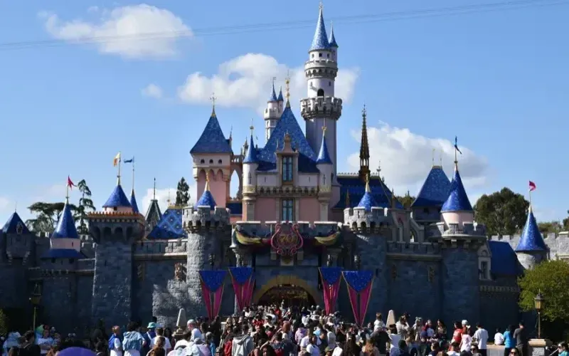 disneyland1-800x533-2ca9e3.webp