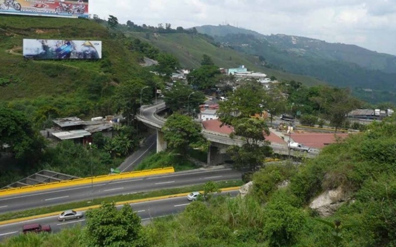 distribuidorhoyodelapuertacaracas-536609.jpg
