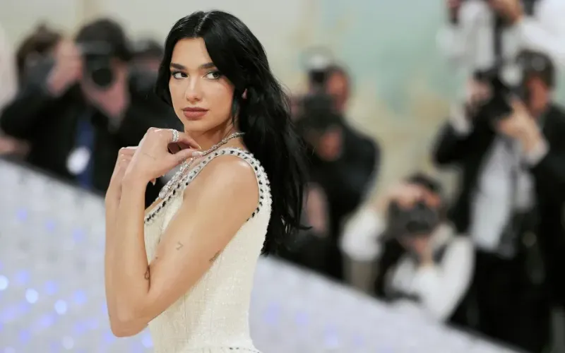 dua-lipa-despidio-a-su-agente-por-pedir-la-expulsion-de-kneecap-de-glastonbury-c898dc.webp