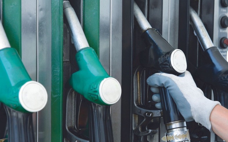 Irán raciona la gasolina a 20 litros diarios por persona tras últimos ataques israelíes