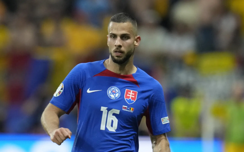 el-atletico-de-madrid-anuncia-el-acuerdo-con-el-feyenoord-para-el-fichaje-de-hancko-ce26df.png
