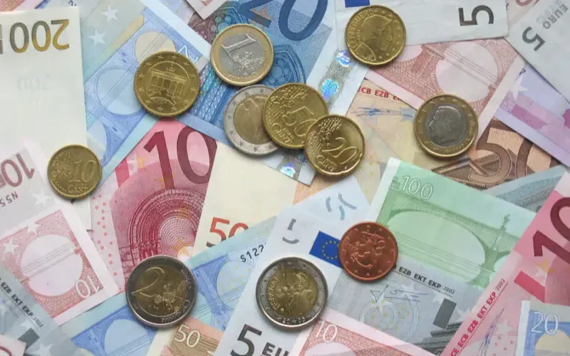 el-euro-cae-por-debajo-de-1-16-dolares-tras-tensiones-en-oriente-medio-y-el-alza-20260603-154908-oqm1-f32d10.webp