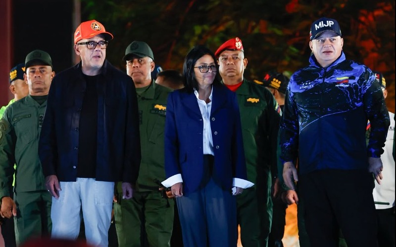 en-un-sentido-homenaje-a-los-cuerpos-de-seguridad-del-estado-que-participaron-en-las-labores-de--9bbaef.jpg