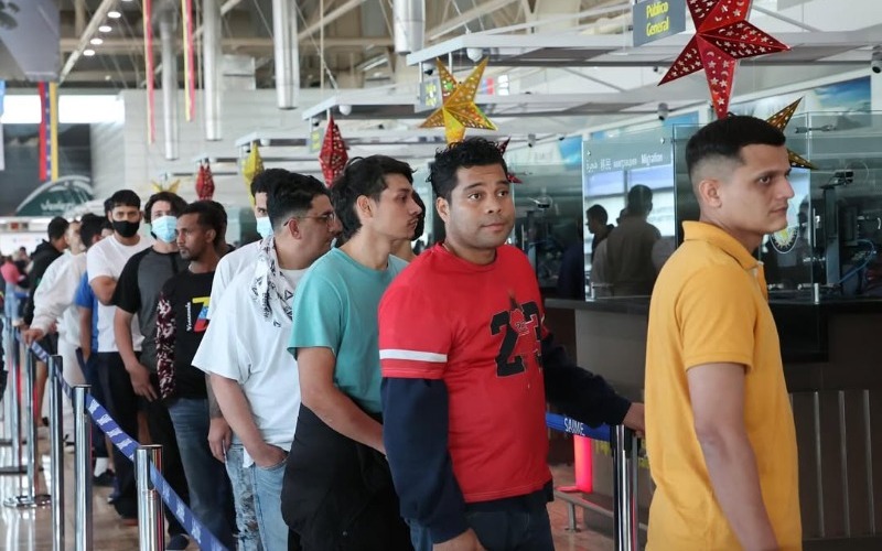 entre-lgrimas-y-sonrisas--venezuela-recibe-a-217-migrantes-provenientes-de-estados-unidoshoy-v-12-f727e2.jpg