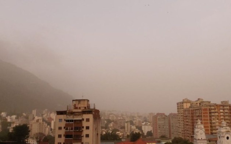 este-jueves-llegara-a-venezuela-una-rafaga-de-arena-proveniente-del-desierto-del-sahara-121867-696x392-6e6b68.jpg