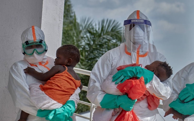 europapress_7593803_bunia_june_12_2026____medical_workers_holding_babies_are_pictured_at_an-a36560.jpg
