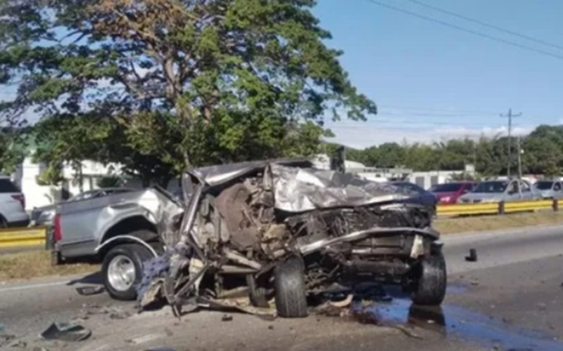 fallece-conductor-de-40-anos-tras-colision-y-vuelco-en-la-avenida-ricaurte-aragua-_-_-ddee6b.jpg