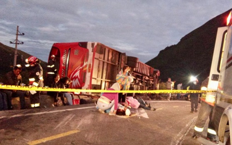 fallecidos-accidente-autobus-ecuador01-9fc7a5.jpg