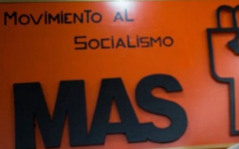felipe-mujica-mas-1-281281-274f80.jpg