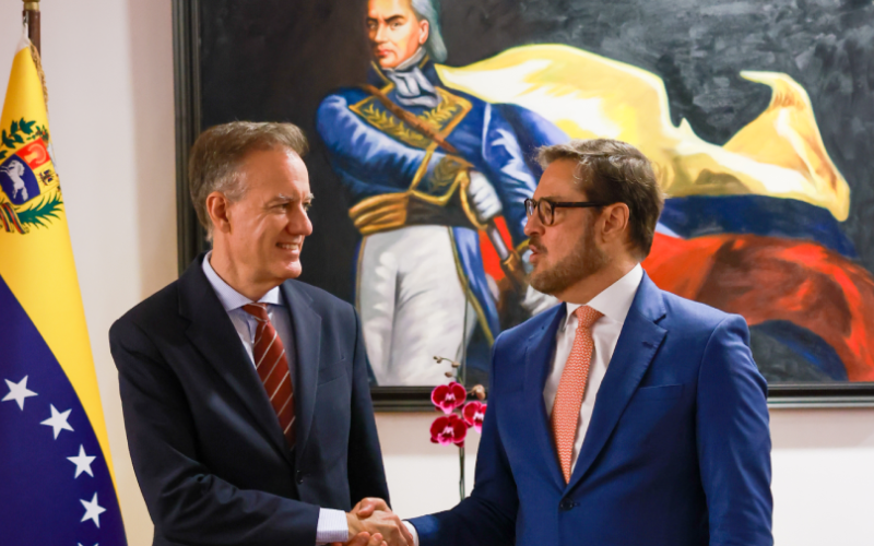 felix-plasencia-y-el-embajador-del-reino-de-espana-acreditado-en-caracas-alvaro-albacete-66636-ef4f30.png