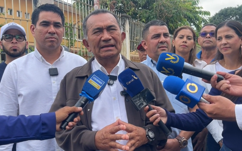 Gobernador Alberto Galíndez ejerció su derecho al sufragio y destacó que es un proceso sencillo