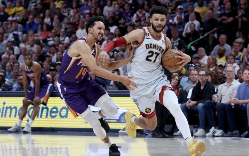 Los Nuggets doblegaron a los Suns y están a un triunfo de las finales del Oeste