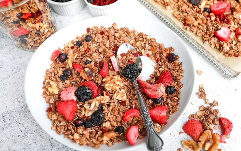 guilt-free-chocolate-granola-4-80a2ca.jpg