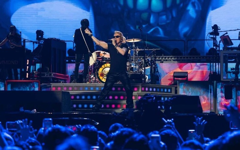 guns-and-roses-d92230.jpg